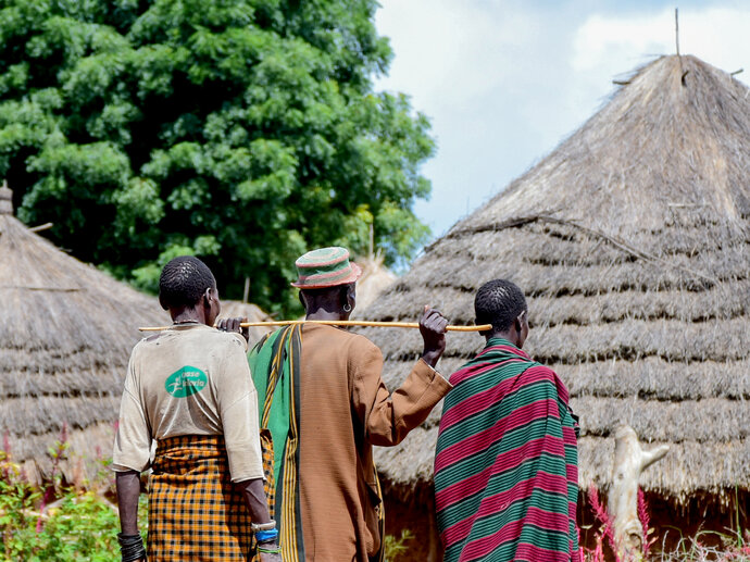 Community members walk along the road in the Northern Region of Uganda. Credit: RTI International/Conrad Roy