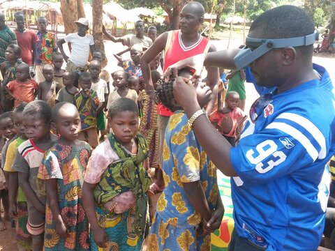 Children queue to have their eyes examined for trachoma in DRC. 