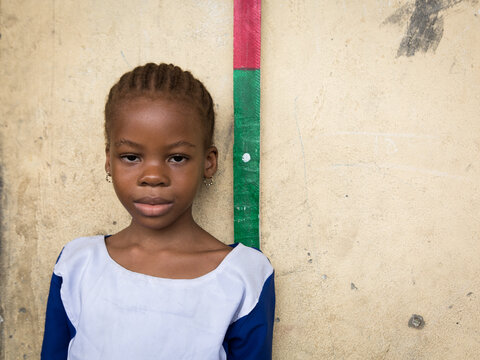 A young girl is measured using a dose pole during an NTD campaign in Cross River State, Nigeria. Photo by Ruth McDowall for RTI International