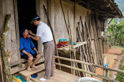 Teams make their way house to house during a trachoma impact survey in Bac Kan province, Vietnam. Photo credit: RTI International/ Nguyen Minh Duc