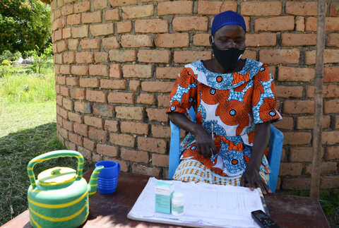 Joyce distributing medicines for onchocerciasis to community members in her home village of Paloburi, in Uganda’s Moyo district. Photo credit: The Carter Center/Aggrey Mugisha