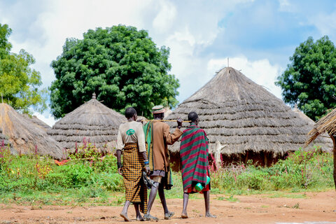 Community members walk along the road in the Northern Region of Uganda. Credit: RTI International/Conrad Roy