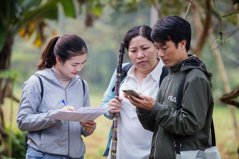 Teams conduct a trachoma impact survey in Bac Kan province, Vietnam. Data is entered into the Tropical Data system, which supports programs through the full survey process. Photo credit: RTI International/Nguyen Minh Duc