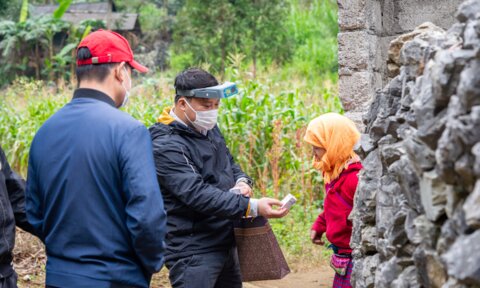 The survey team conducts a household visit to do an eye examination and collect information regarding water access and hygiene and sanitation practices. Photo: The Fred Hollows Foundation