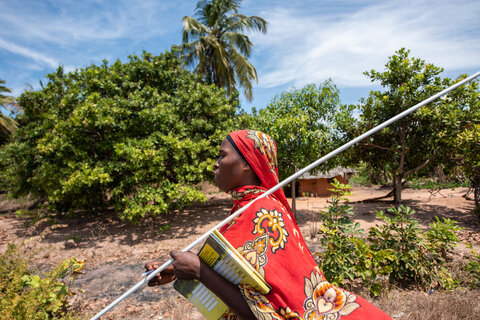 Community drug distributors measure the height of villagers in Kilwa to determine the right dose of LF medicine to give them during home visits. Photo Credit: RTI International/Roshni Lodhia