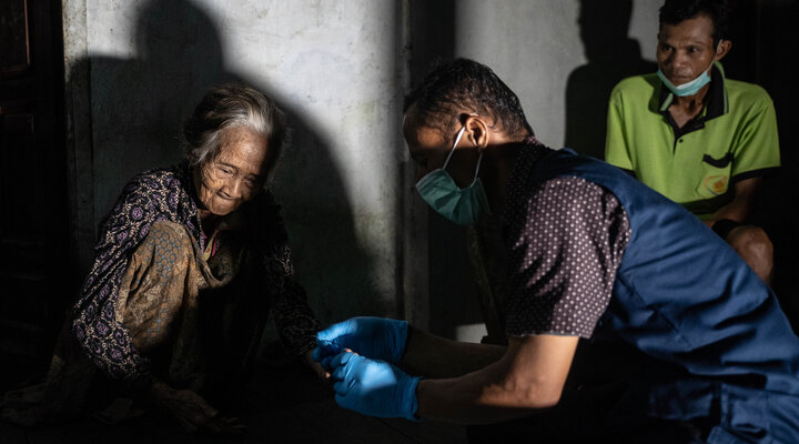 A woman has her blood drawn at  Bata Luar Village during a  pre-TAS survey for lymphatic filariasis  in Melawi Regency, West Kalimantan.  Photo Credit: RTI International/Oscar Siagian