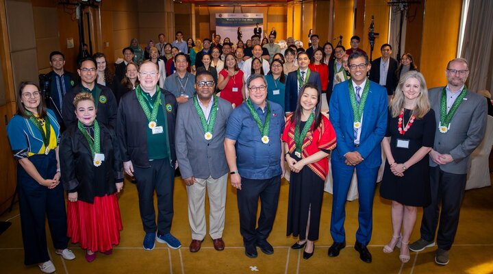 From Left to Right: Andrea Halverson (USAID), Dir. Ma. Elizabeth Caluag (DOH), Usec. Enrique Tayag (DOH), Dr. Bayo Fatunmbi (WHO), Sec. Teodoro Herbosa (DOH), Asec. Lilian De Leon (Department of Interior and Local Government), Dr. Atul Gawande (USAID), Lisa Rotondo (RTI International), Dr. Joseph Shott (USAID). Photo credit: U.S. Embassy in the Philippines