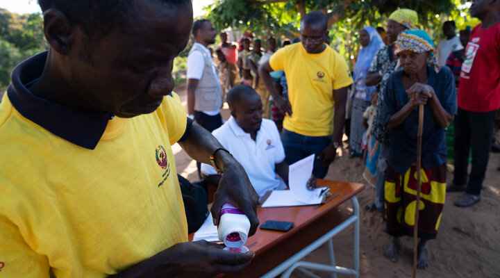 When conducting NTD work, large teams are often deployed, as seen here in Mozambique. A conflict sensitivity approach often requires rethinking this strategy. Photo credit: RTI International/Damien Schumann